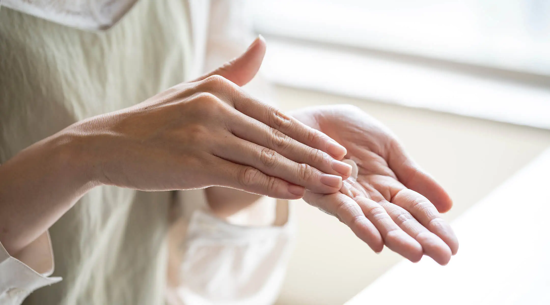 Увлажняющий крем для рук: питание и уход при сухости и трещинах на руках
